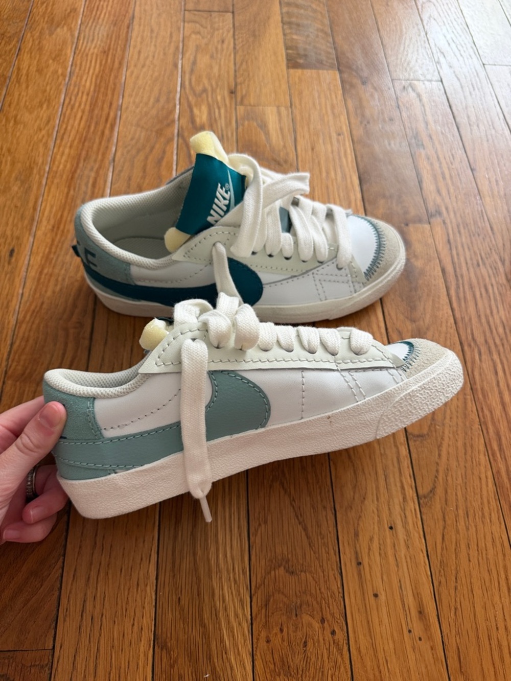 Nike Low-Top Sneakers in White and Teal